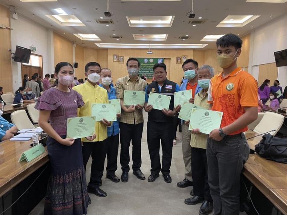 รับประกาศเกียรติบัตรโครงการถังขยะเปียกลดโลกร้อน ครบ 100 เปอร์เซ็นต์